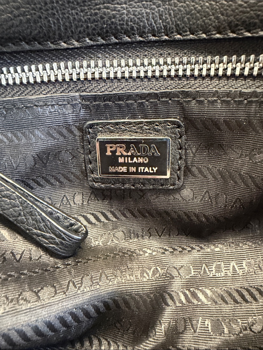 Prada Vitello Daino Leather Pocket Satchel / Shoulder Bag
(mid-to-late 2000s) - Picture 6 of 10